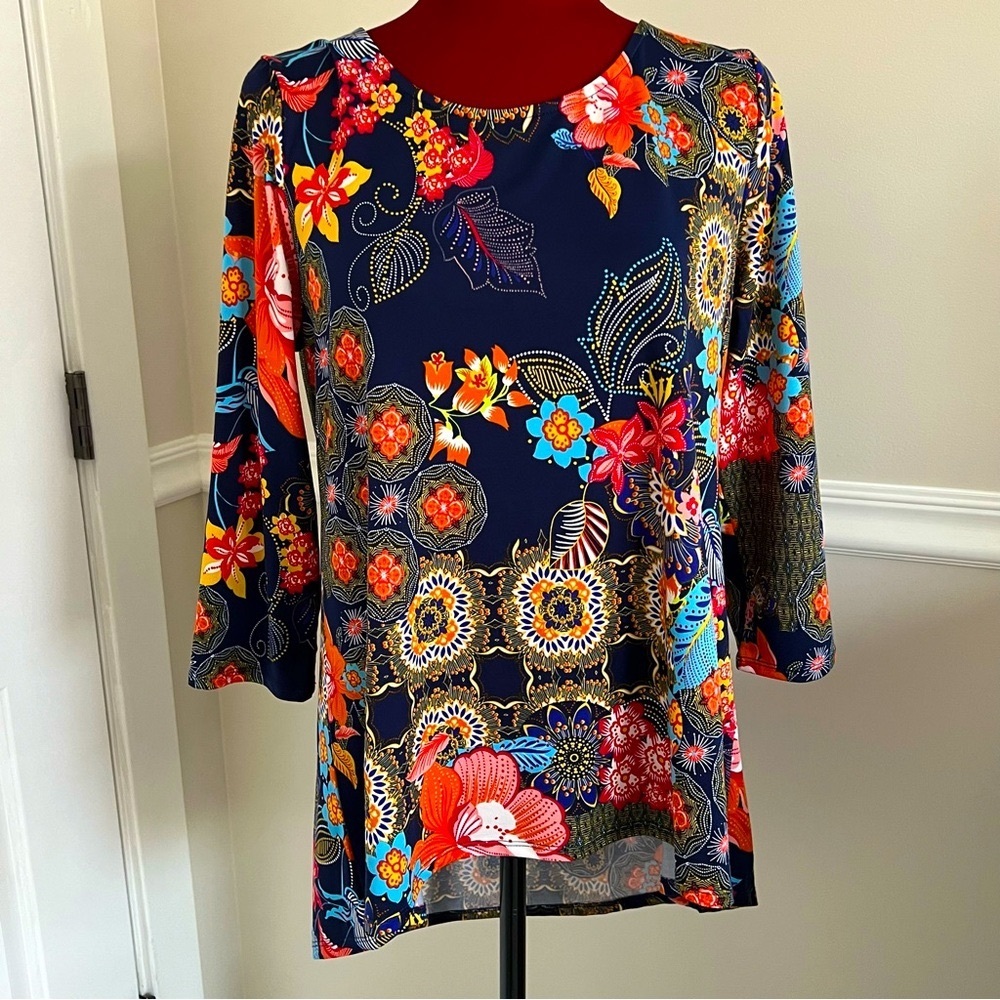 Sunny Leigh 3/4 sleeve top with high low hem size M